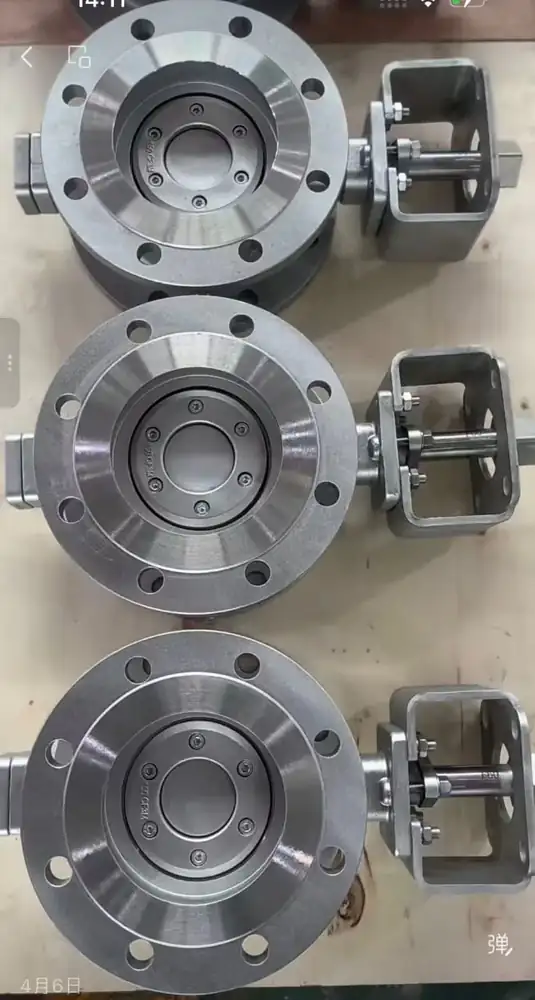 Stack of flanged components